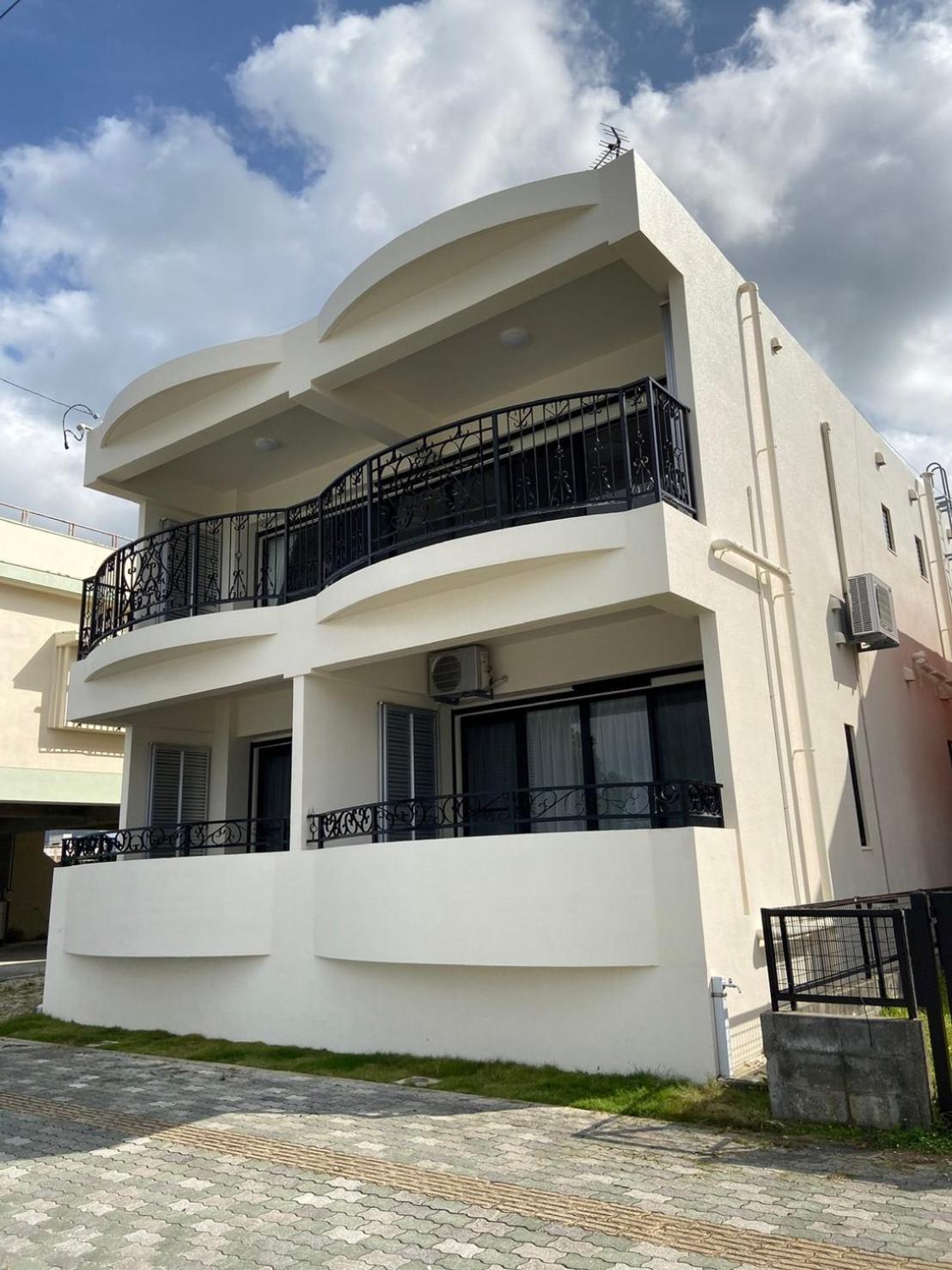 月の道テラス Hotel Motobu Exterior photo